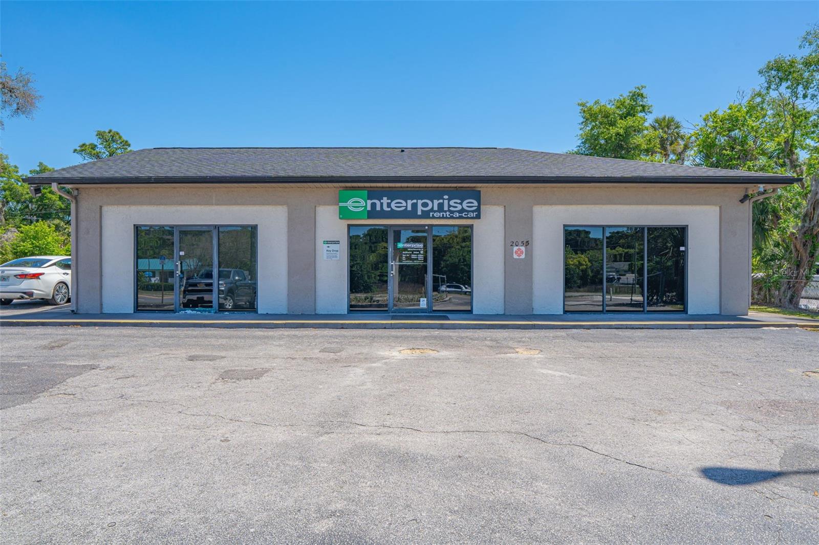 Image 9 of 22 For 2055 Woodland Boulevard