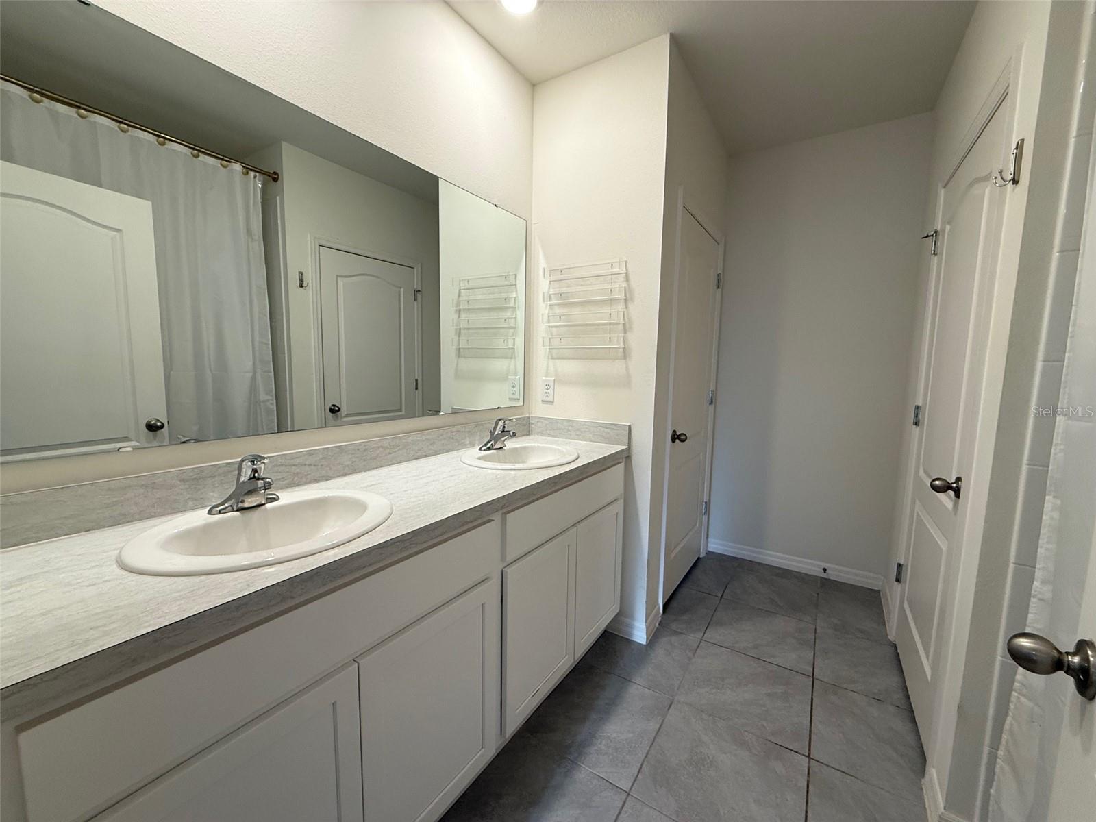 Image 11 of 18 For 372 Pelham Park Drive