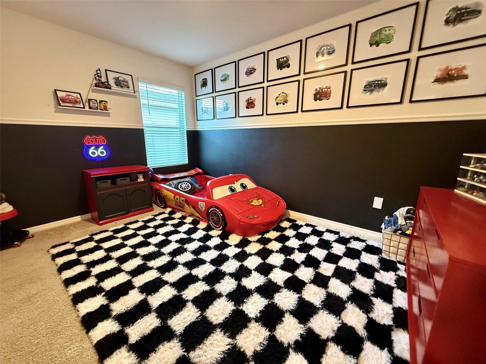 Image 13 of 18 For 372 Pelham Park Drive