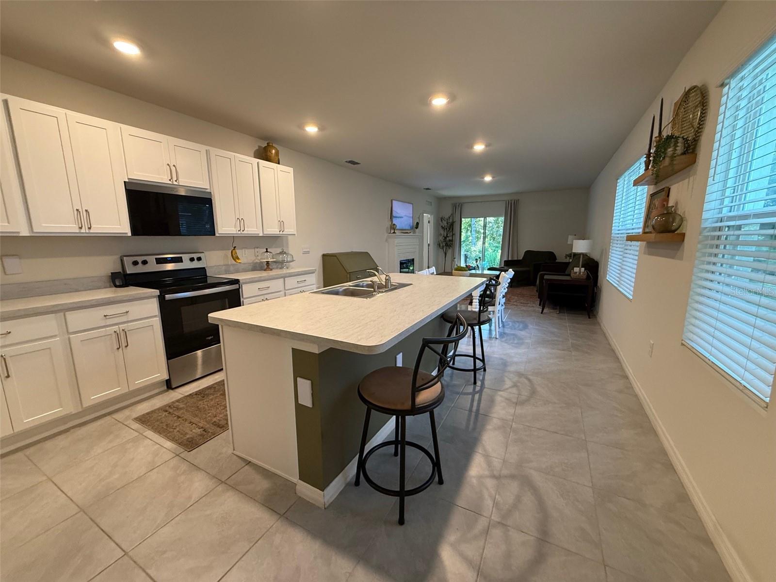 Image 4 of 18 For 372 Pelham Park Drive