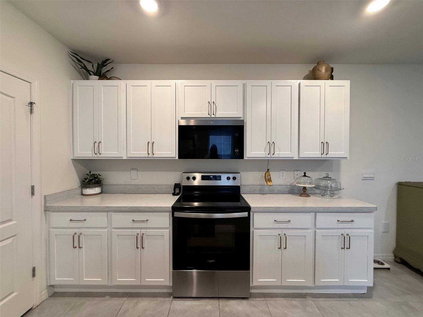 Image 5 of 18 For 372 Pelham Park Drive