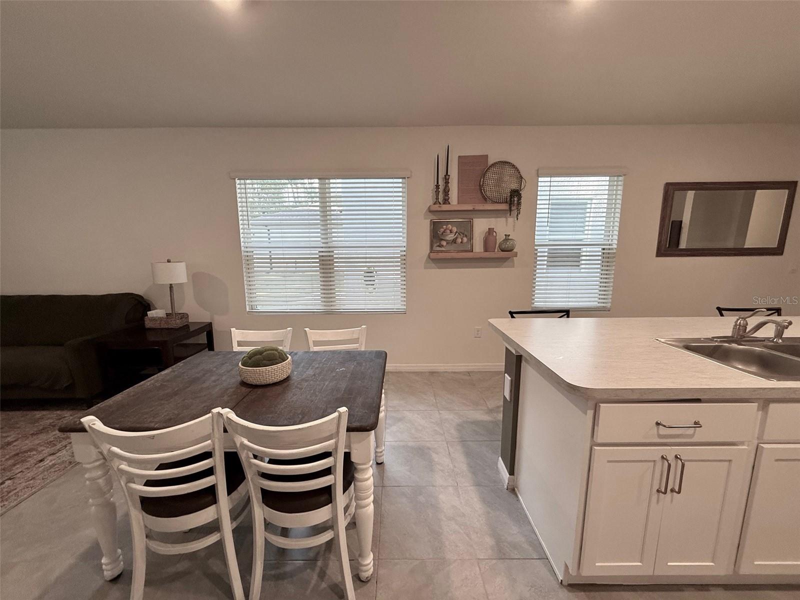 Image 6 of 18 For 372 Pelham Park Drive