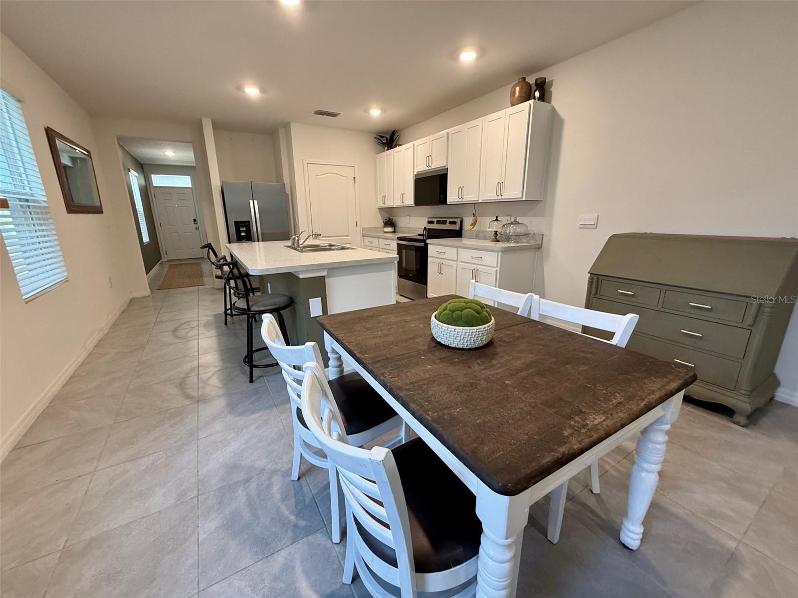 Image 7 of 18 For 372 Pelham Park Drive