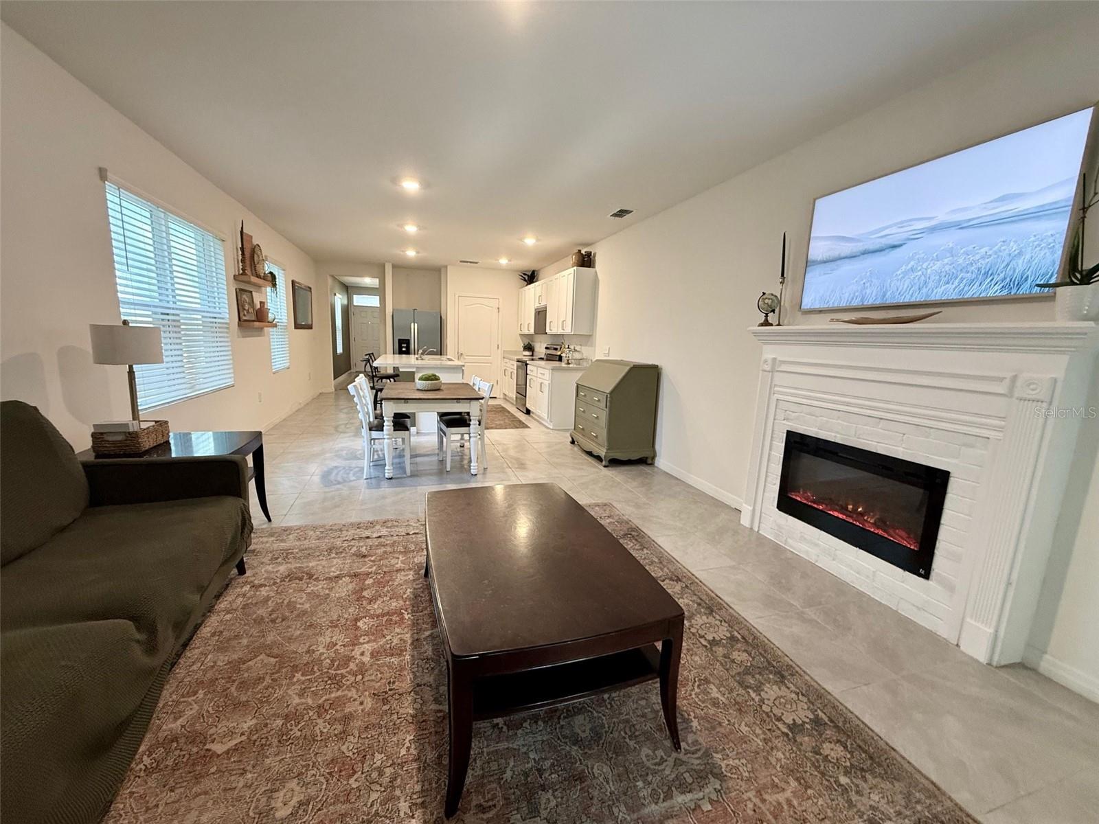 Image 8 of 18 For 372 Pelham Park Drive