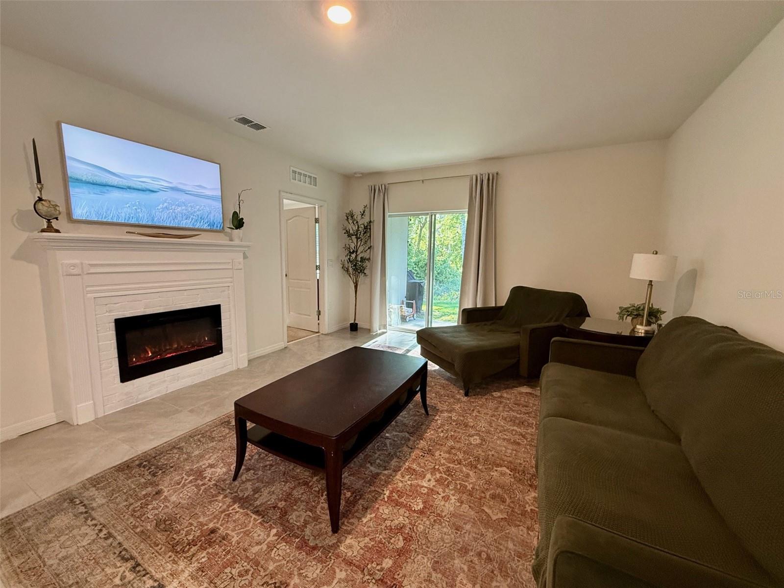 Image 9 of 18 For 372 Pelham Park Drive