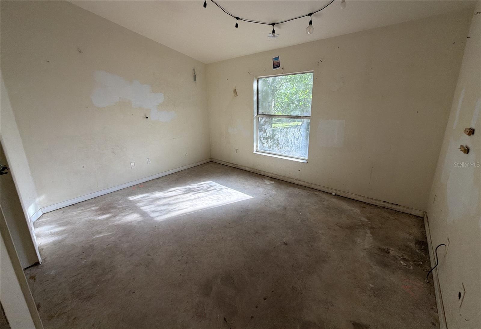 Image 10 of 13 For 250 Willow Place