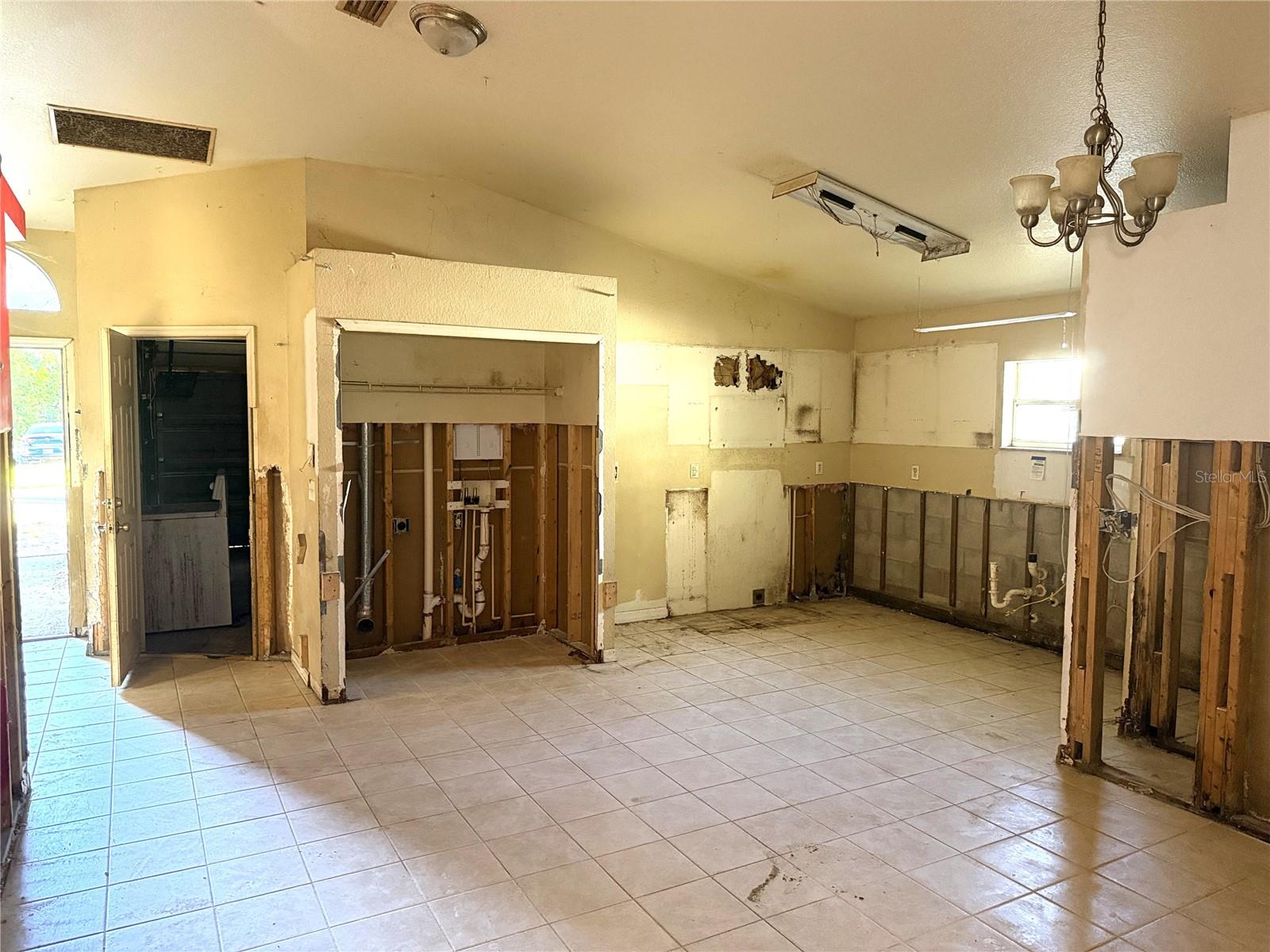 Image 3 of 13 For 250 Willow Place