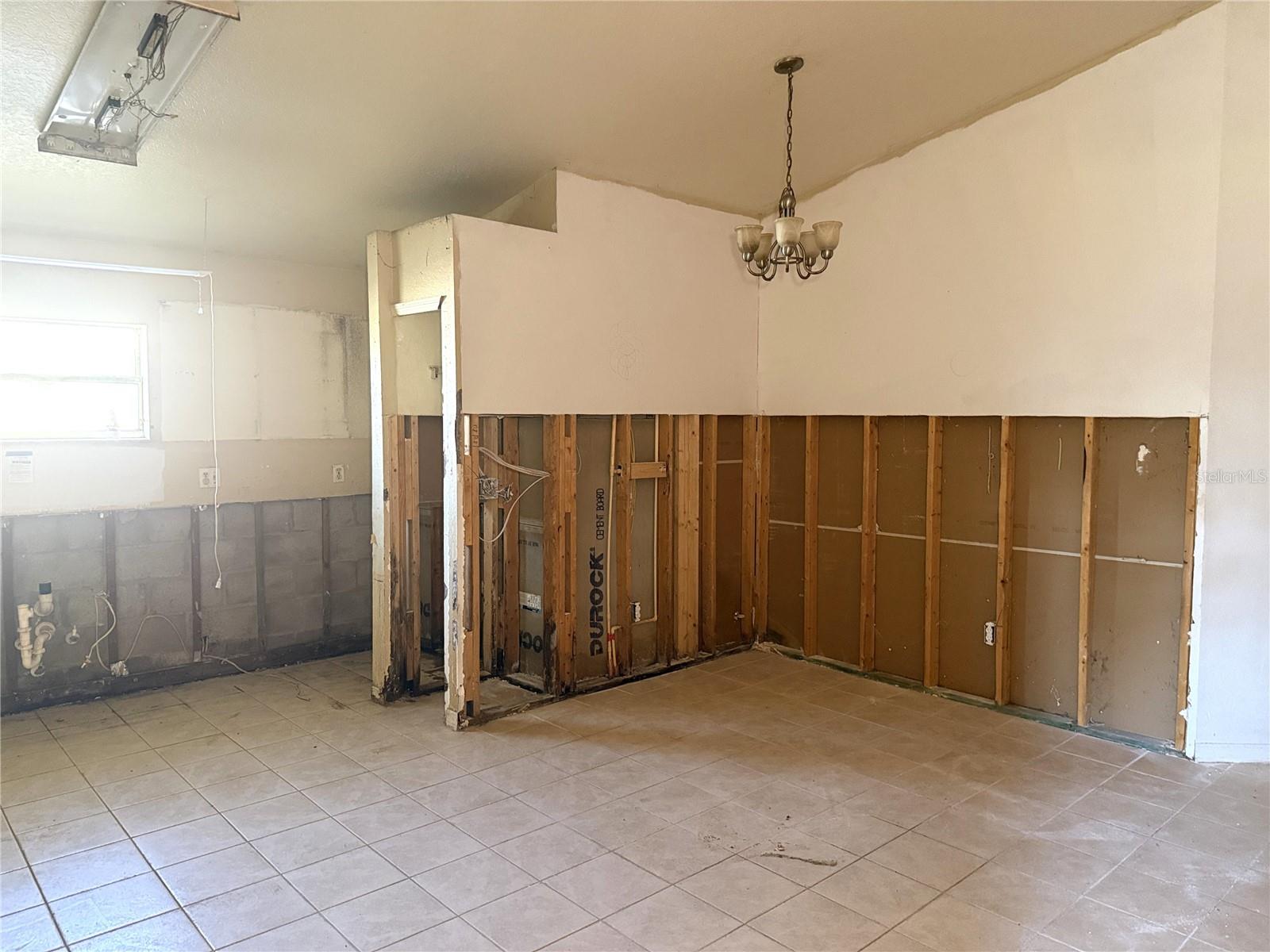 Image 4 of 13 For 250 Willow Place