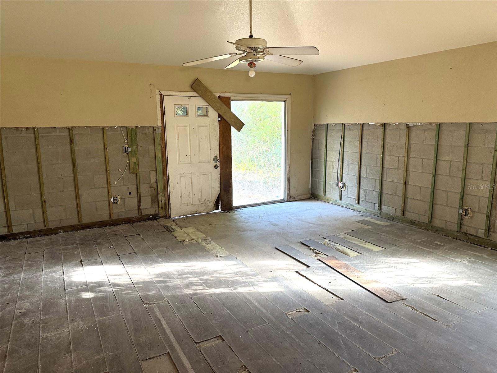 Image 7 of 13 For 250 Willow Place