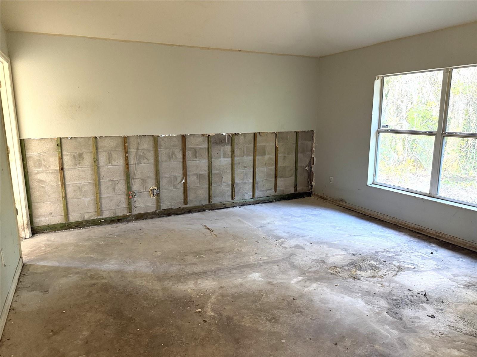 Image 8 of 13 For 250 Willow Place