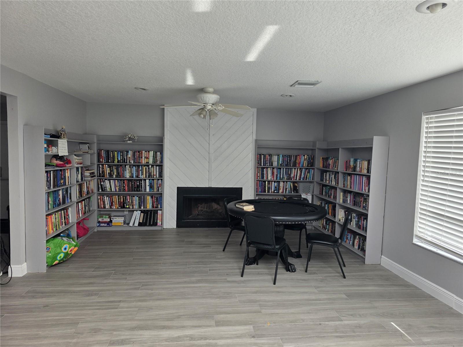 Image 24 of 28 For 120 Oakleaf Circle