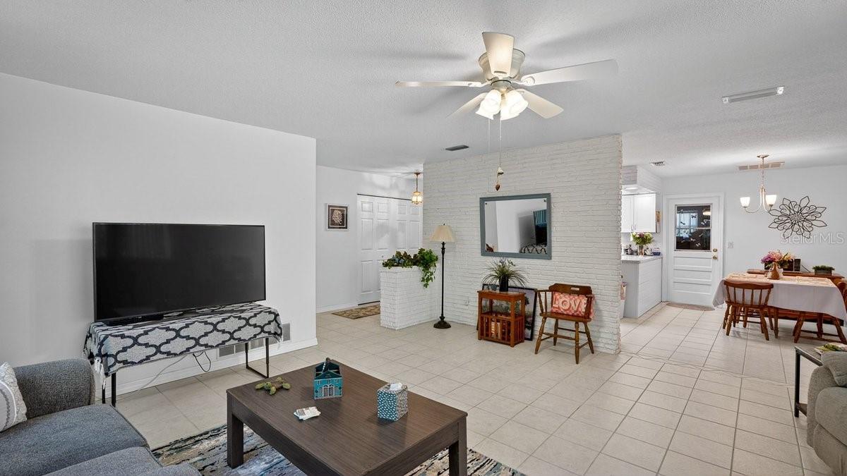 Image 13 of 58 For 2217 Green Street