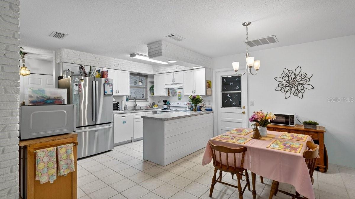 Image 14 of 58 For 2217 Green Street