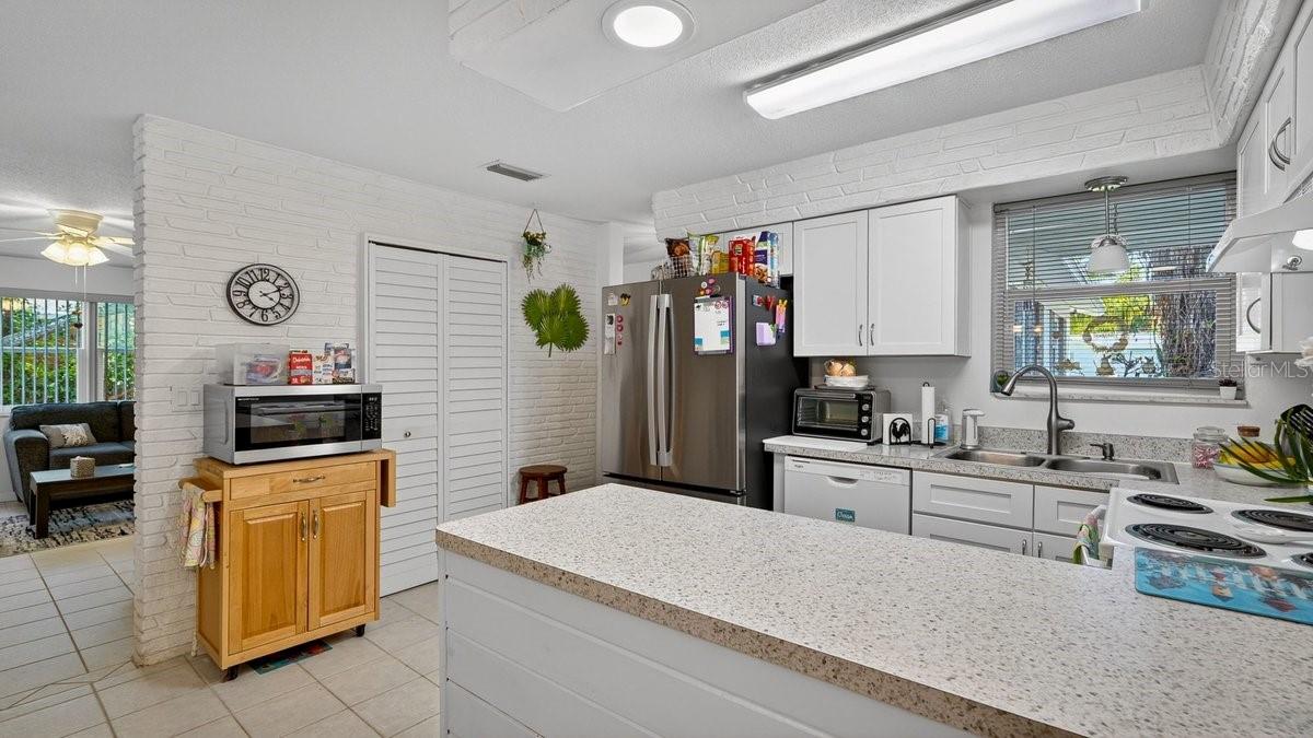 Image 15 of 58 For 2217 Green Street