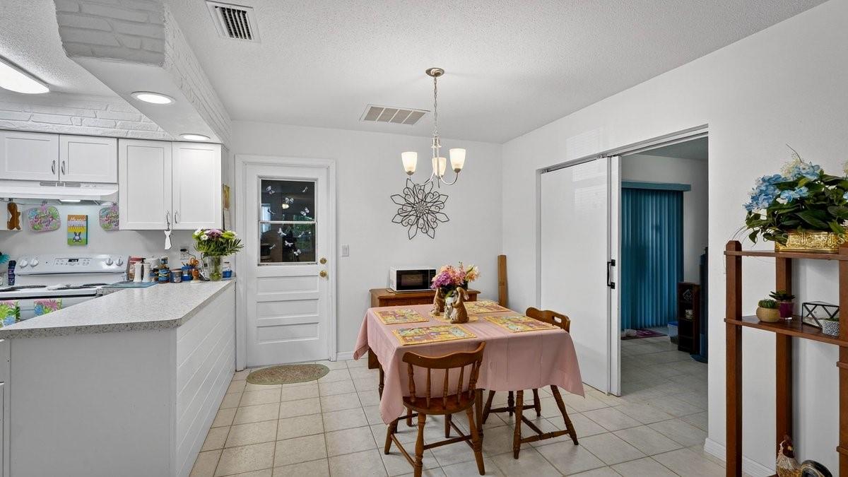 Image 16 of 58 For 2217 Green Street