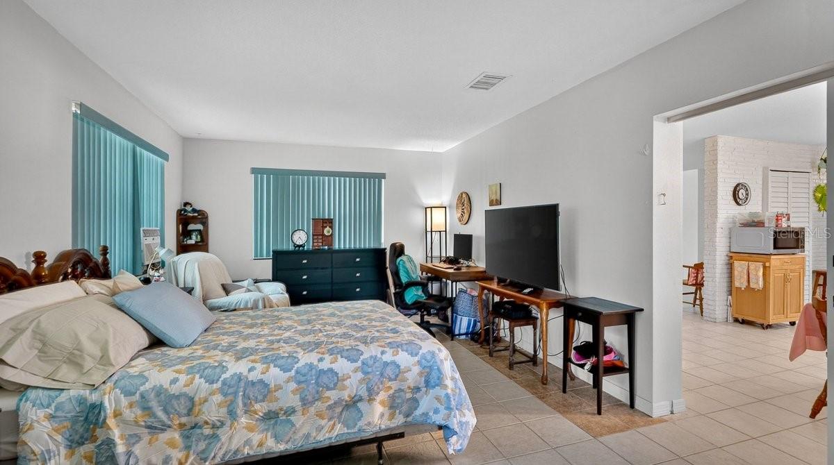 Image 27 of 58 For 2217 Green Street