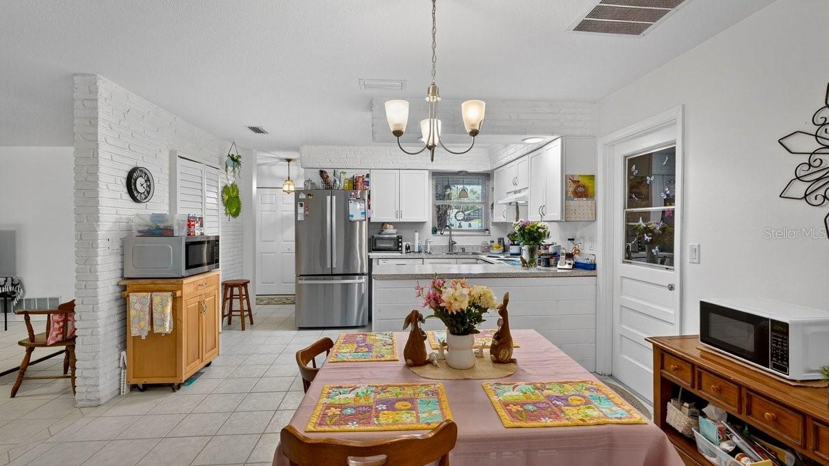 Image 3 of 58 For 2217 Green Street