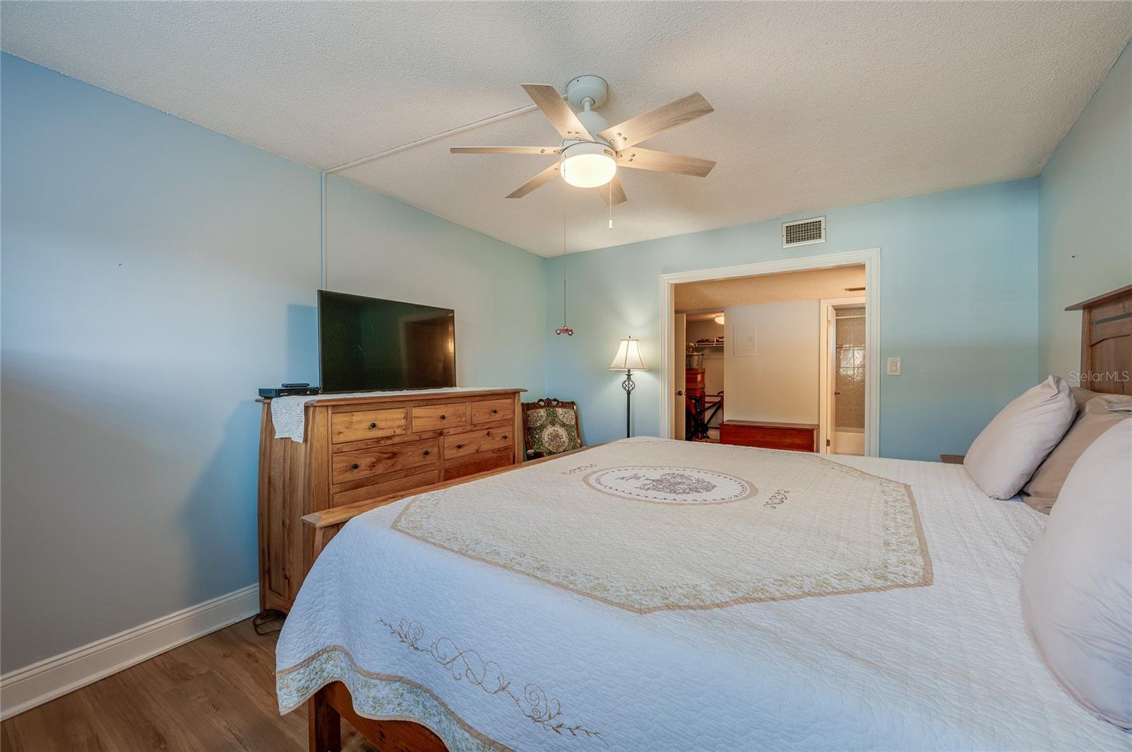 Image 15 of 32 For 100 Silver Beach Avenue 308