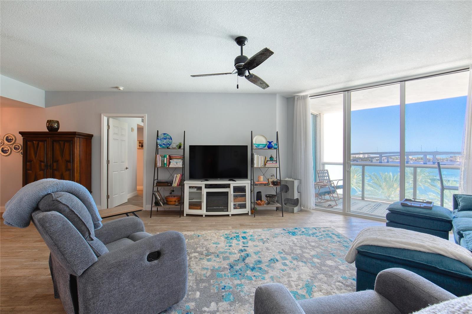 Image 4 of 42 For 241 Riverside Drive 405