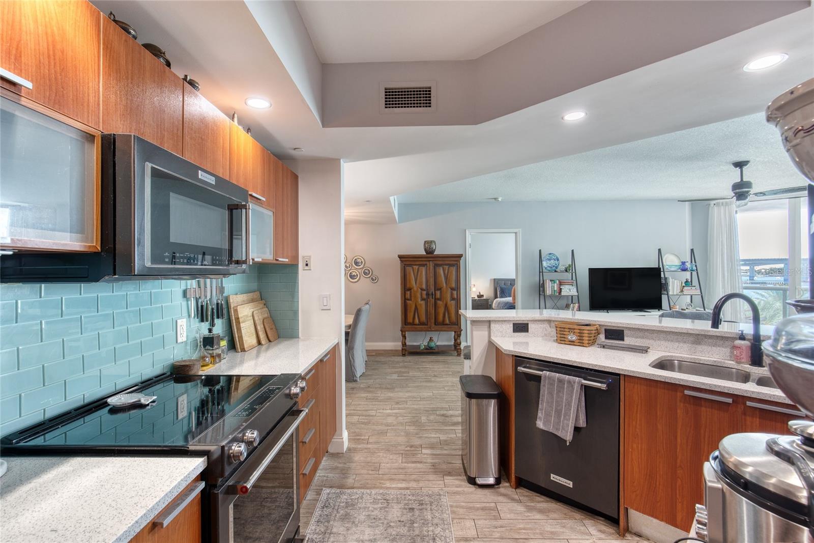 Image 9 of 42 For 241 Riverside Drive 405