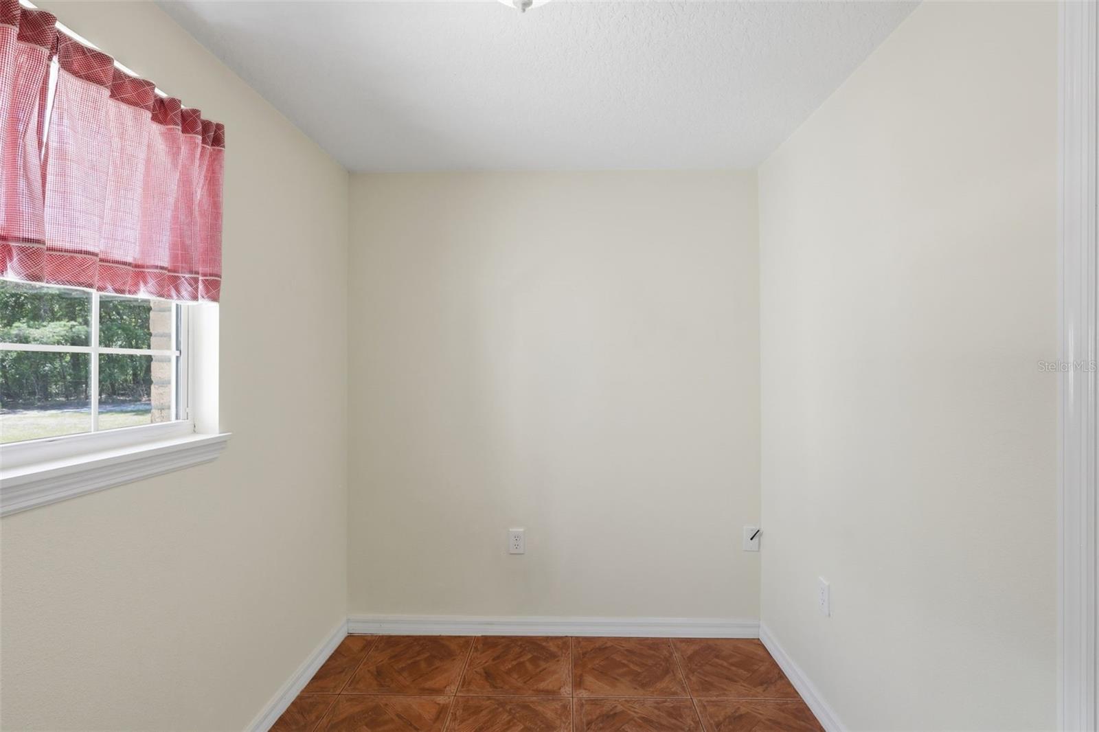Image 36 of 58 For 1640 Red Dog Road