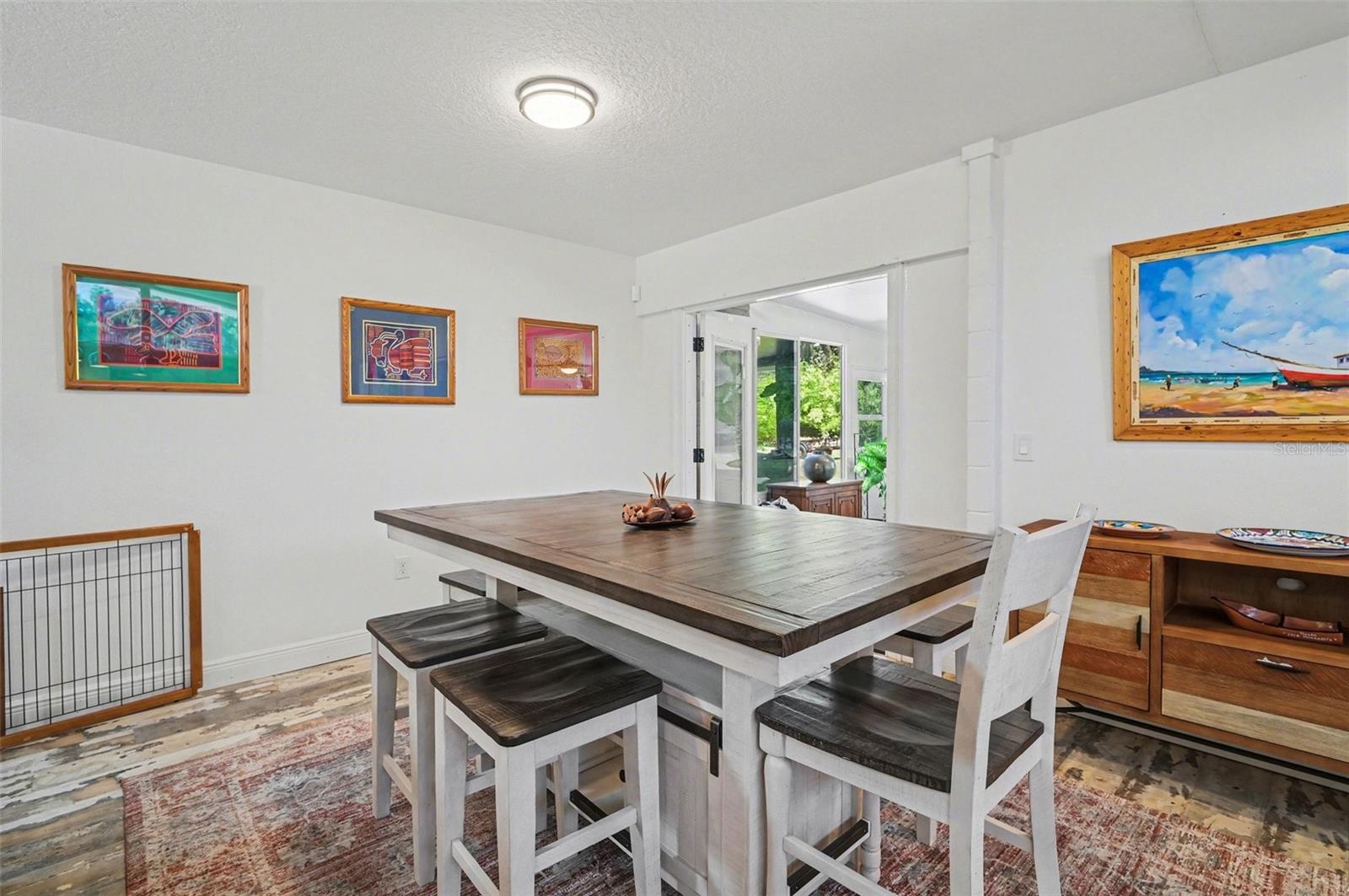 Image 10 of 37 For 2207 Poinsettia Drive