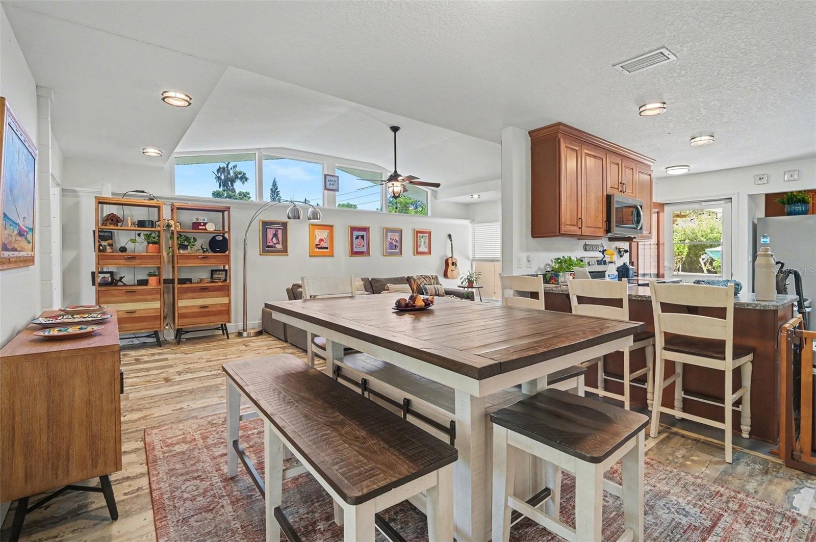 Image 13 of 37 For 2207 Poinsettia Drive