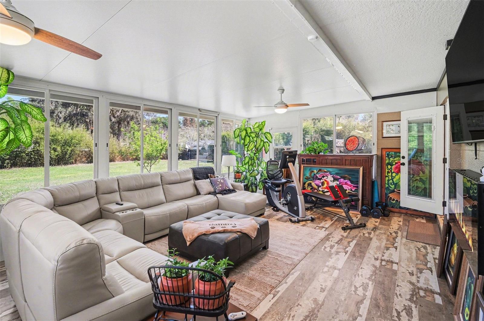 Image 14 of 37 For 2207 Poinsettia Drive