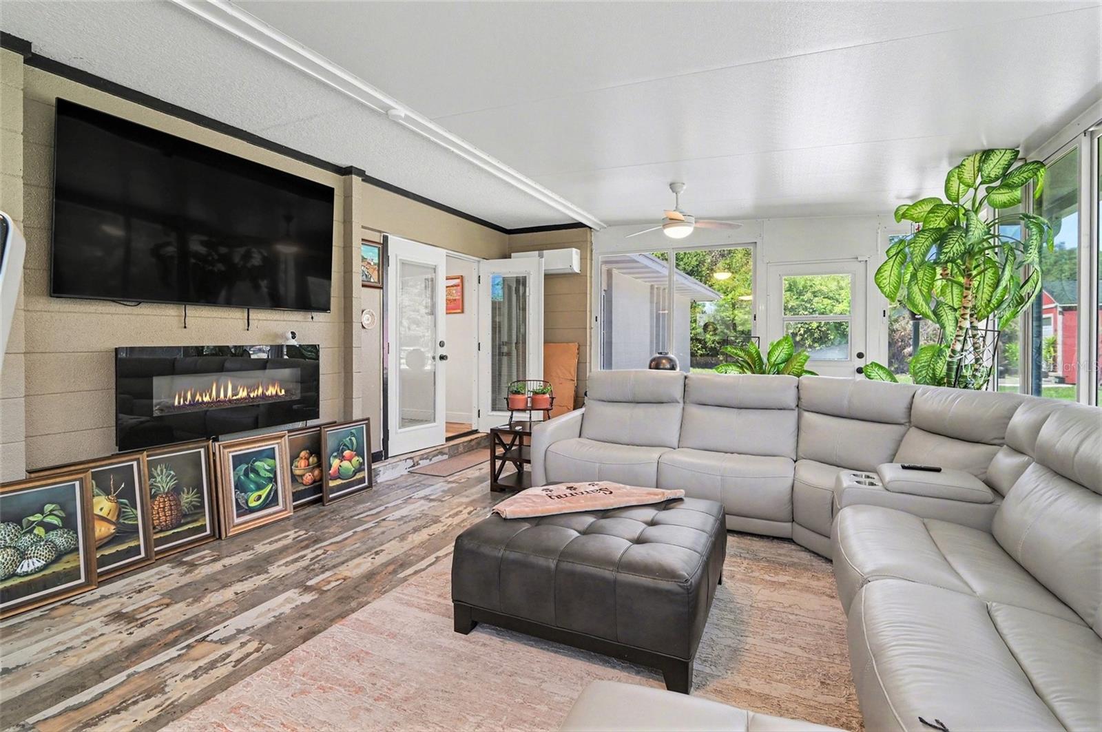 Image 15 of 37 For 2207 Poinsettia Drive