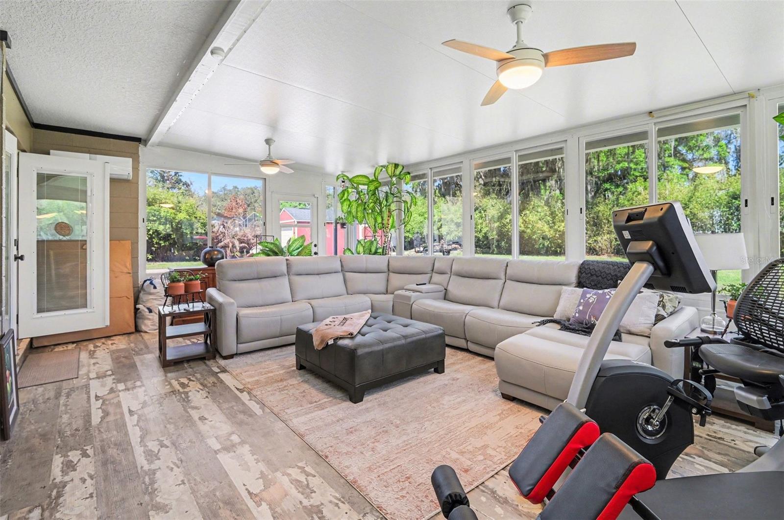 Image 16 of 37 For 2207 Poinsettia Drive