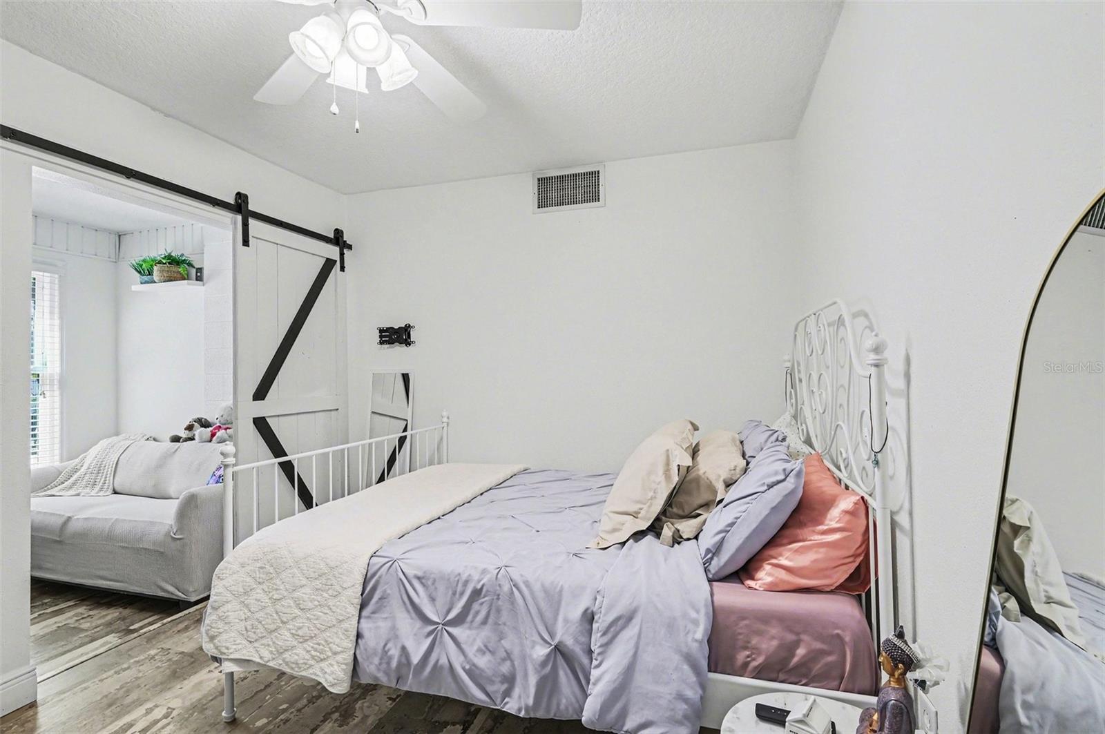 Image 22 of 37 For 2207 Poinsettia Drive