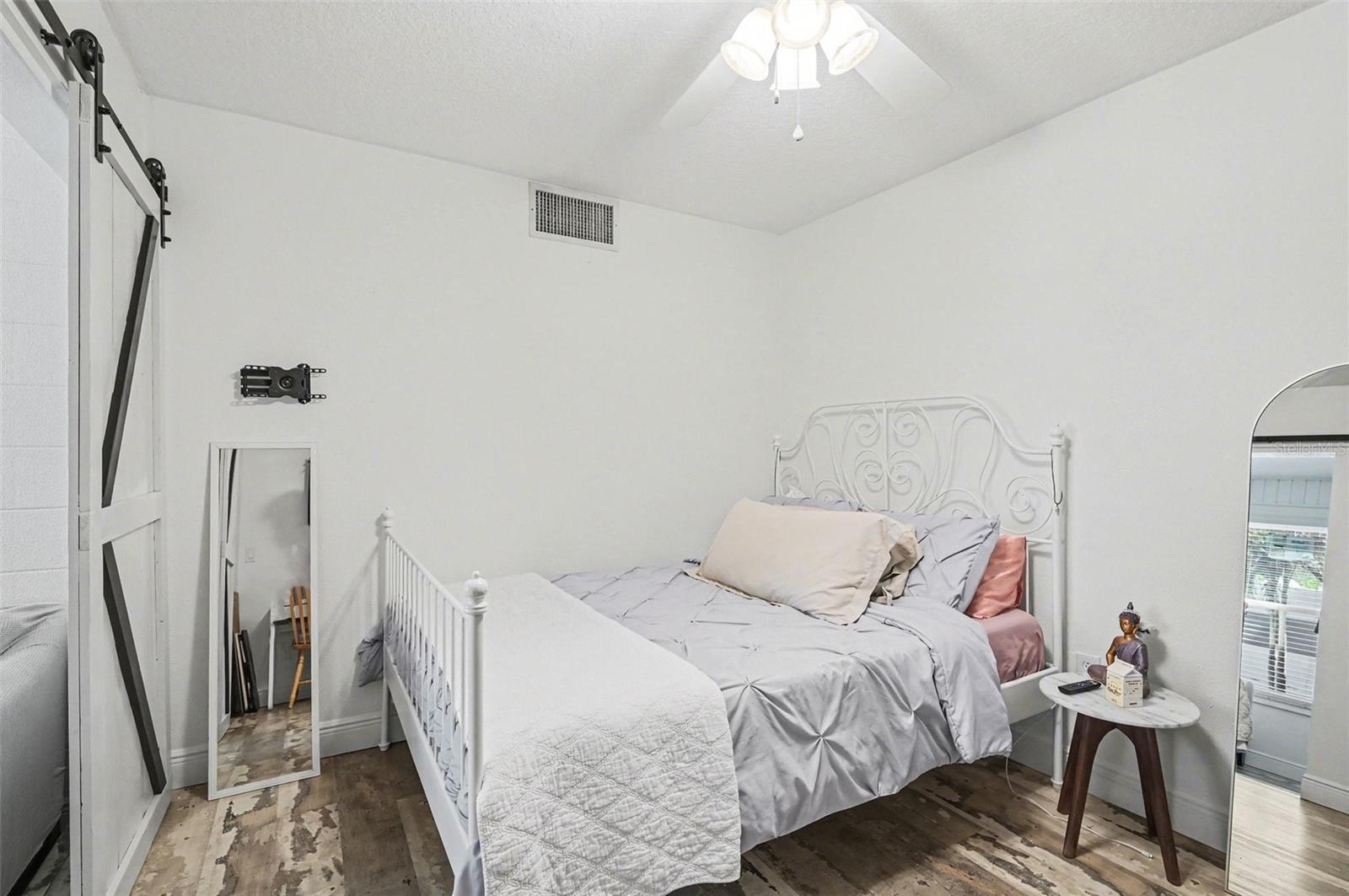 Image 24 of 37 For 2207 Poinsettia Drive