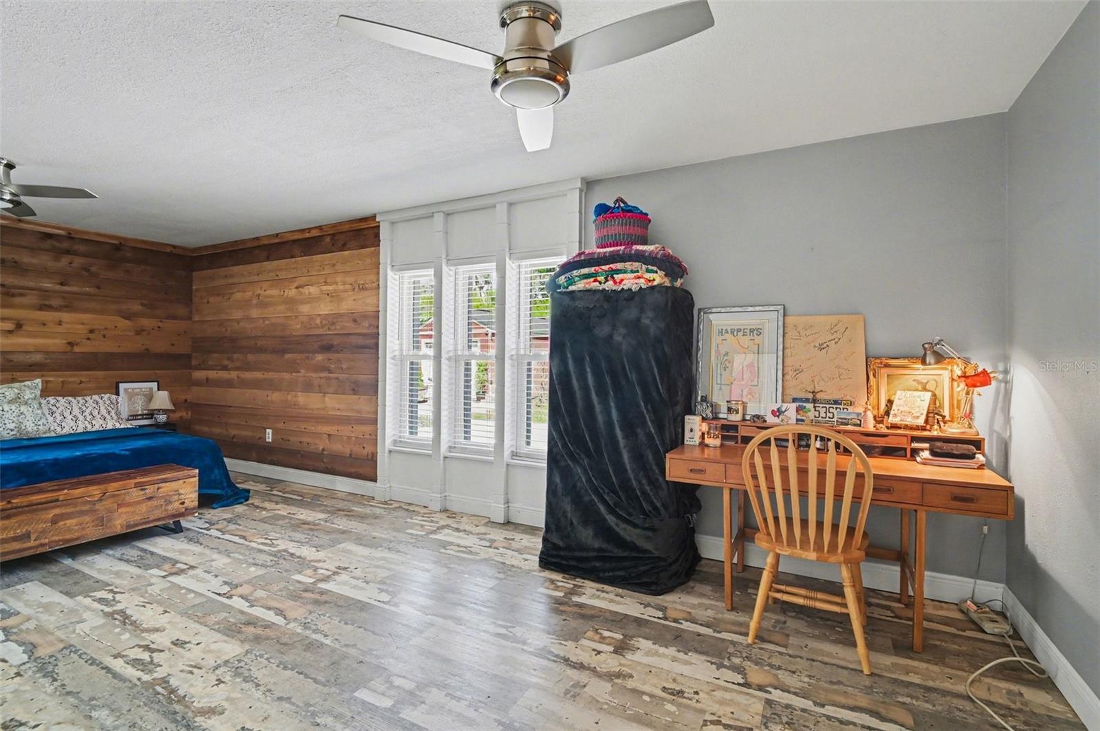 Image 29 of 37 For 2207 Poinsettia Drive