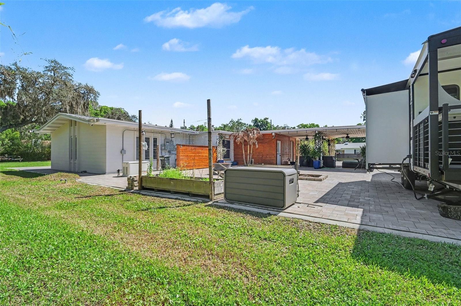 Image 34 of 37 For 2207 Poinsettia Drive