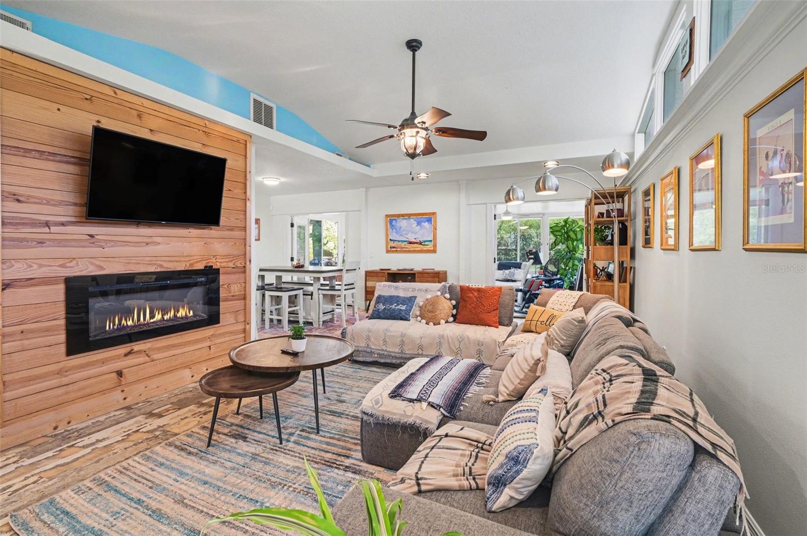 Image 4 of 37 For 2207 Poinsettia Drive