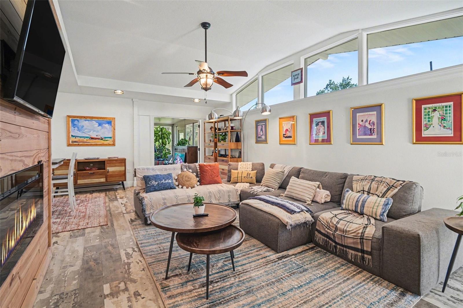 Image 5 of 37 For 2207 Poinsettia Drive