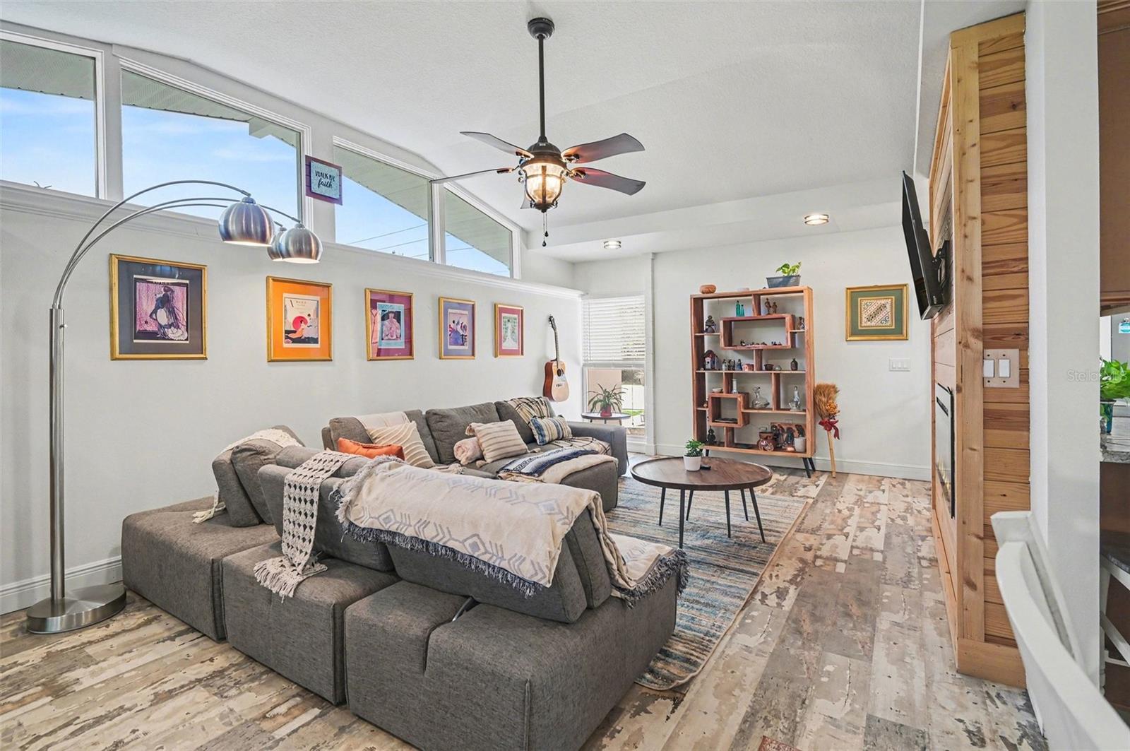 Image 6 of 37 For 2207 Poinsettia Drive