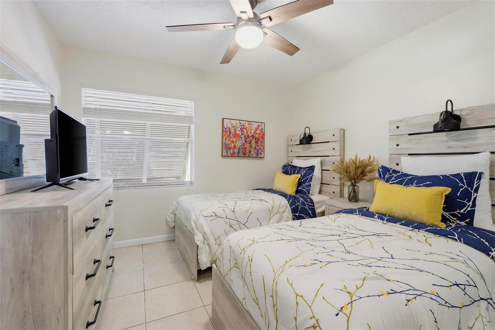 Image 19 of 38 For 120 Hibiscus Woods Court 6c