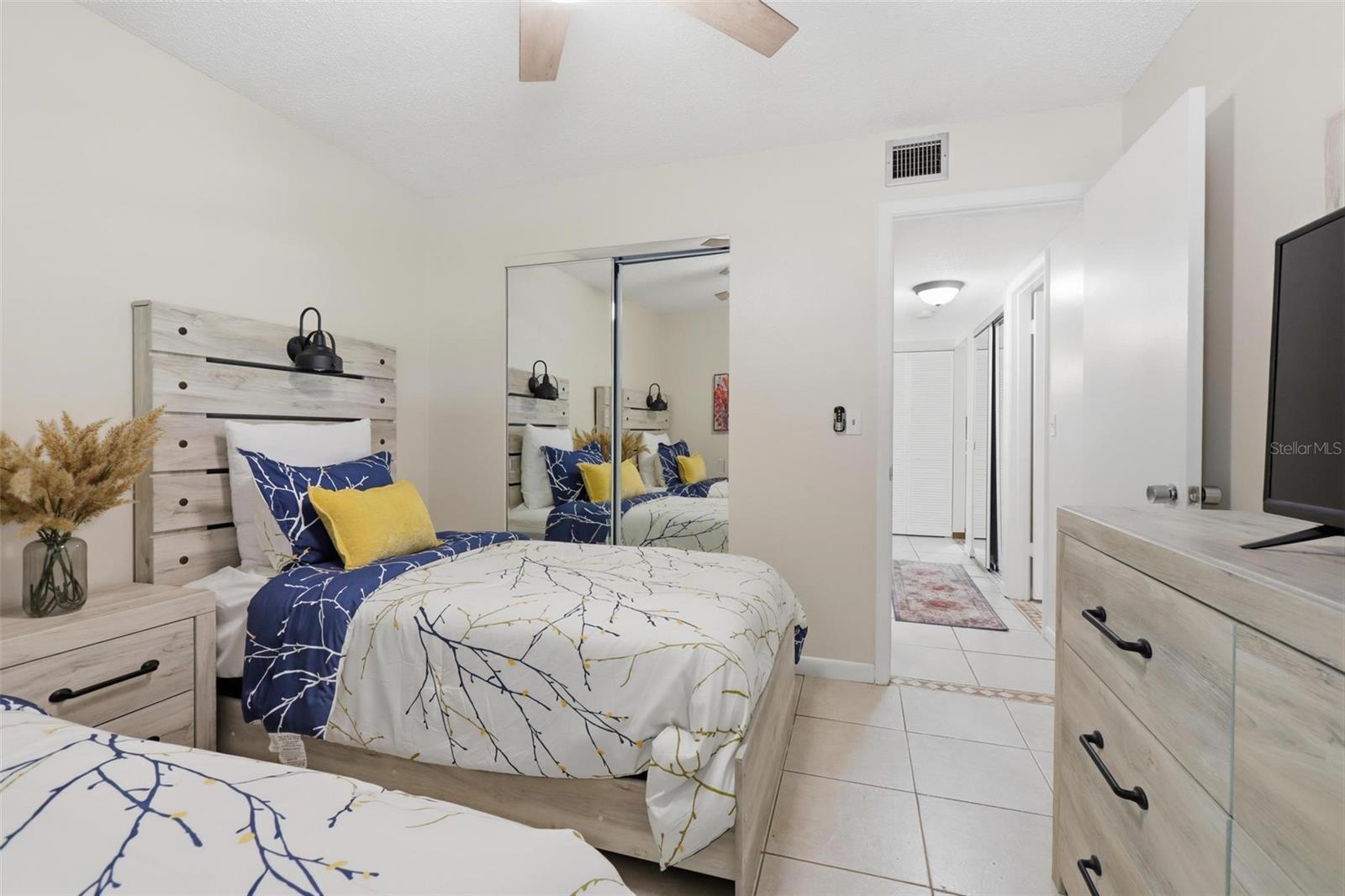 Image 20 of 38 For 120 Hibiscus Woods Court 6c