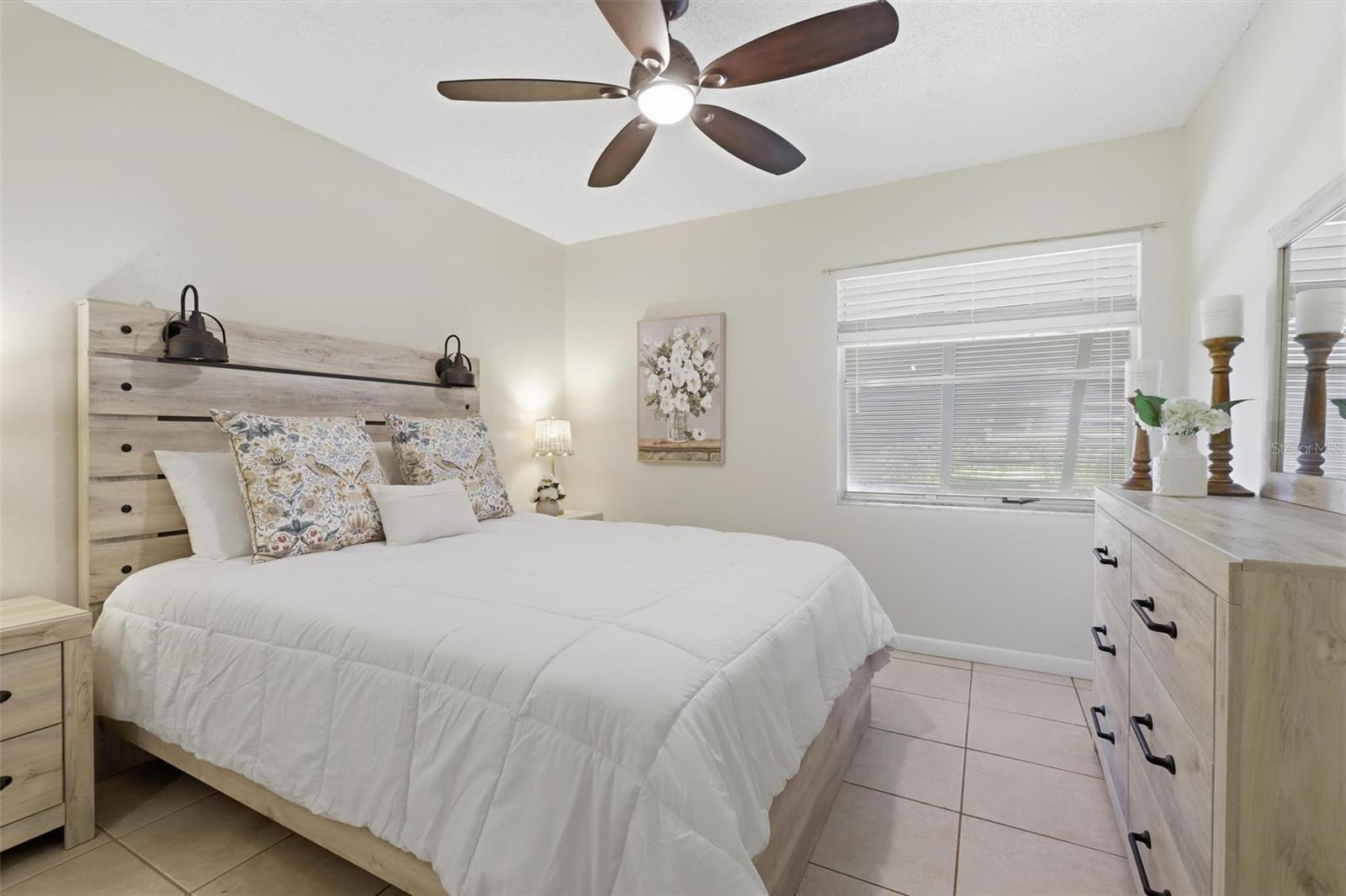 Image 21 of 38 For 120 Hibiscus Woods Court 6c