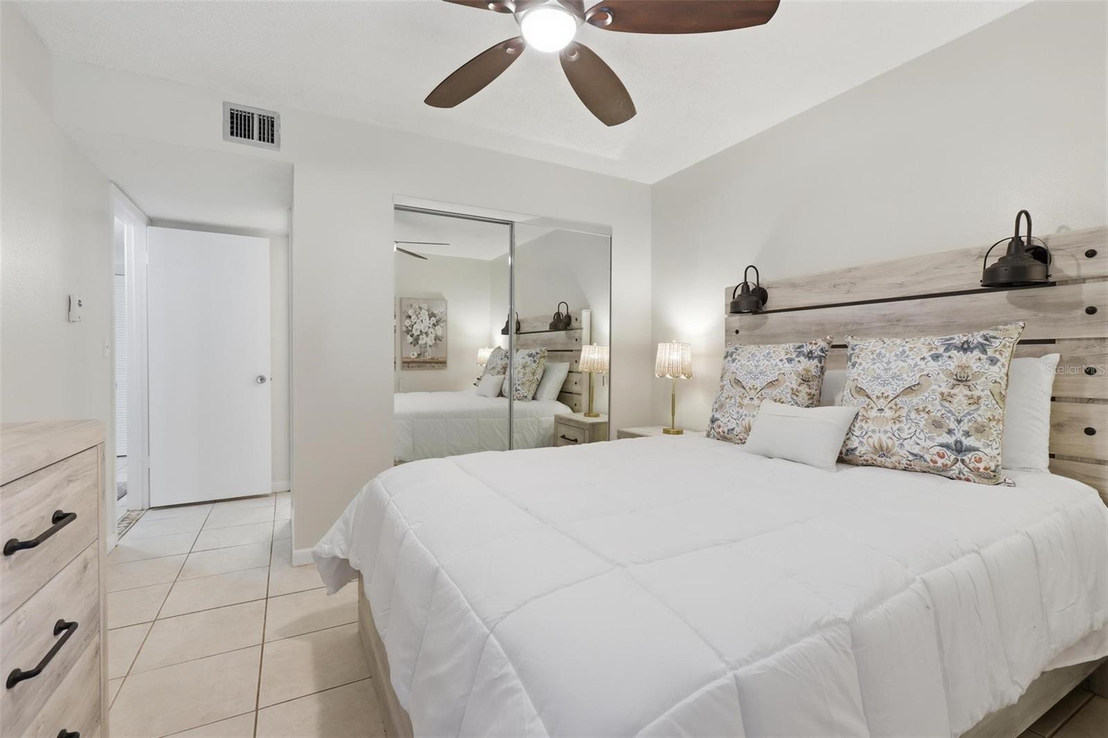 Image 22 of 38 For 120 Hibiscus Woods Court 6c