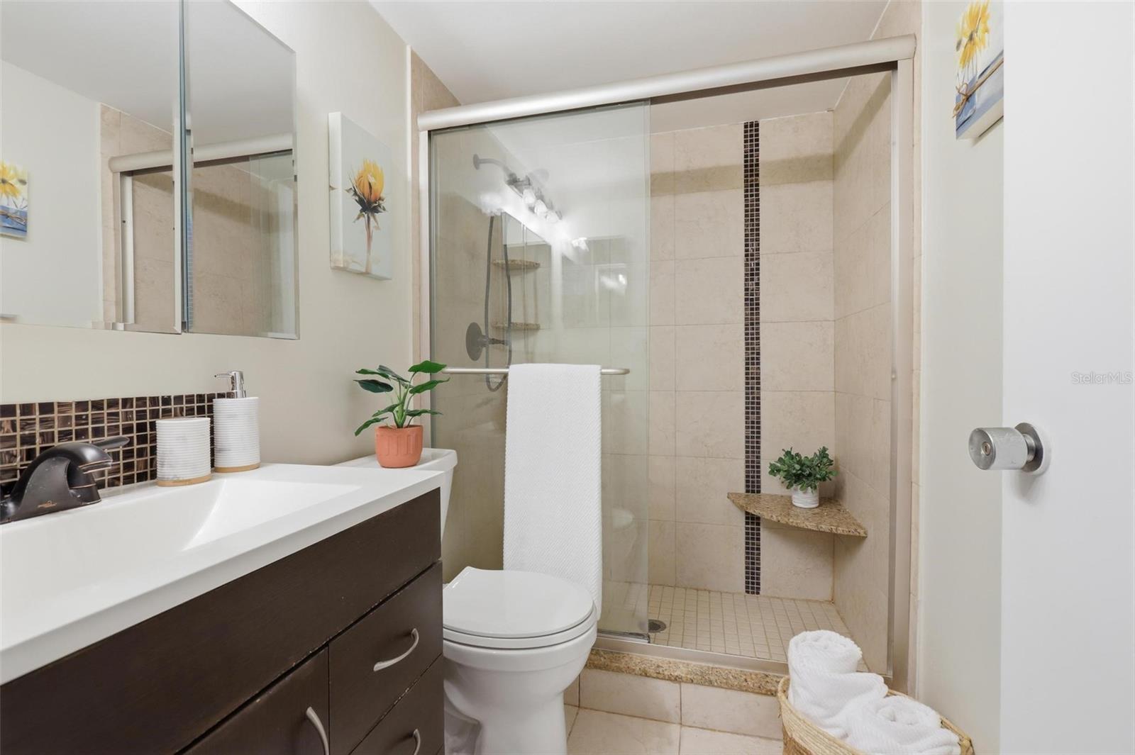 Image 23 of 38 For 120 Hibiscus Woods Court 6c