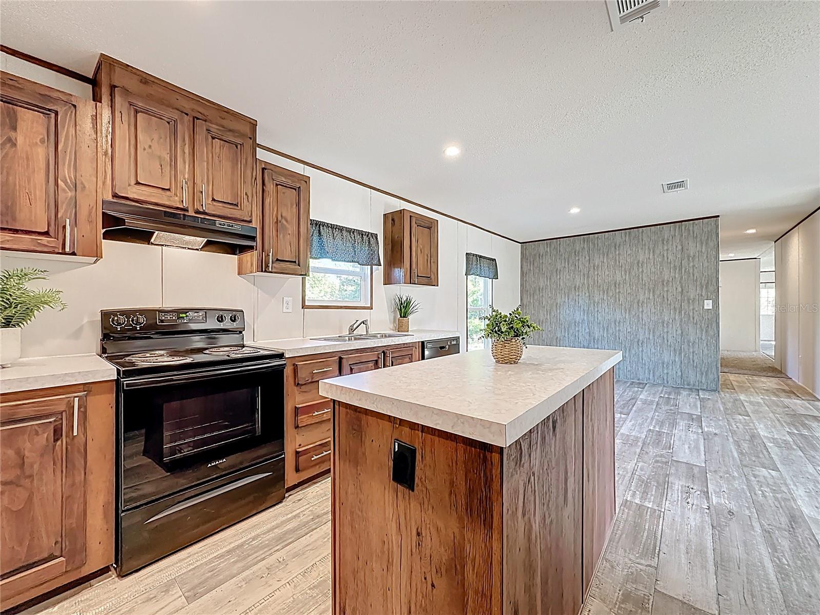 Image 11 of 36 For 101 Orange Tree Street