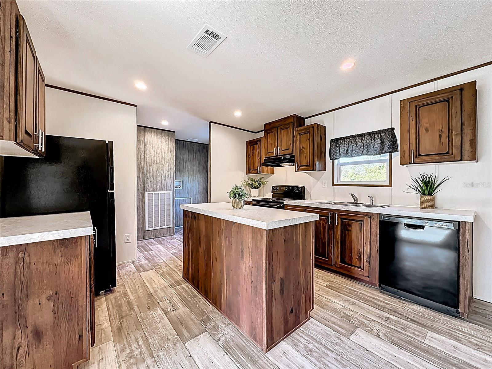 Image 6 of 36 For 101 Orange Tree Street