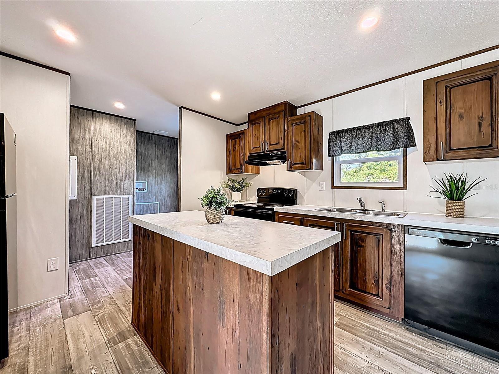 Image 7 of 36 For 101 Orange Tree Street