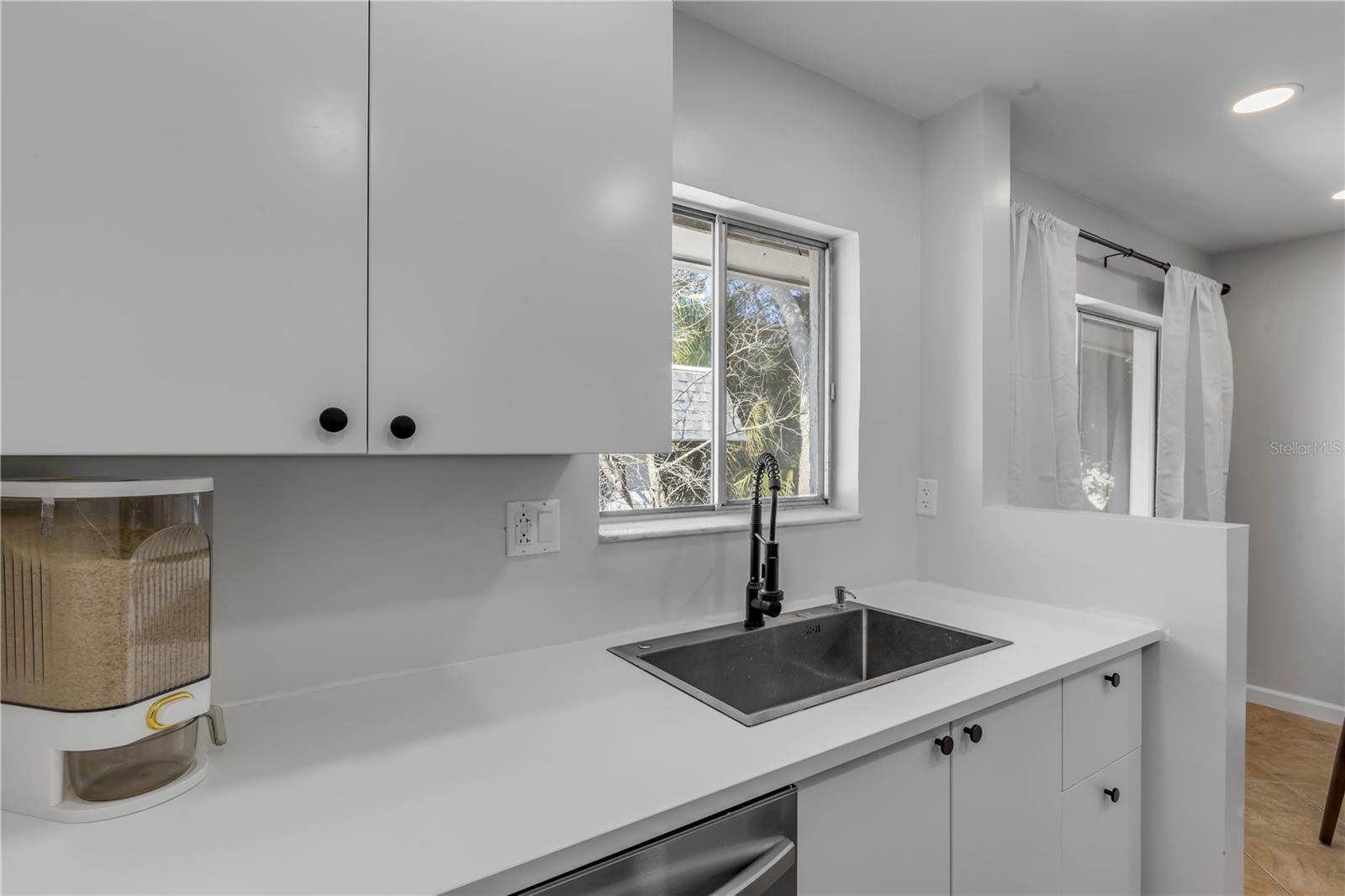 Image 11 of 27 For 303 Ridge Boulevard 2100