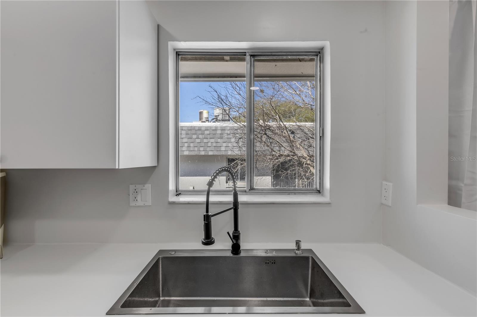 Image 13 of 27 For 303 Ridge Boulevard 2100