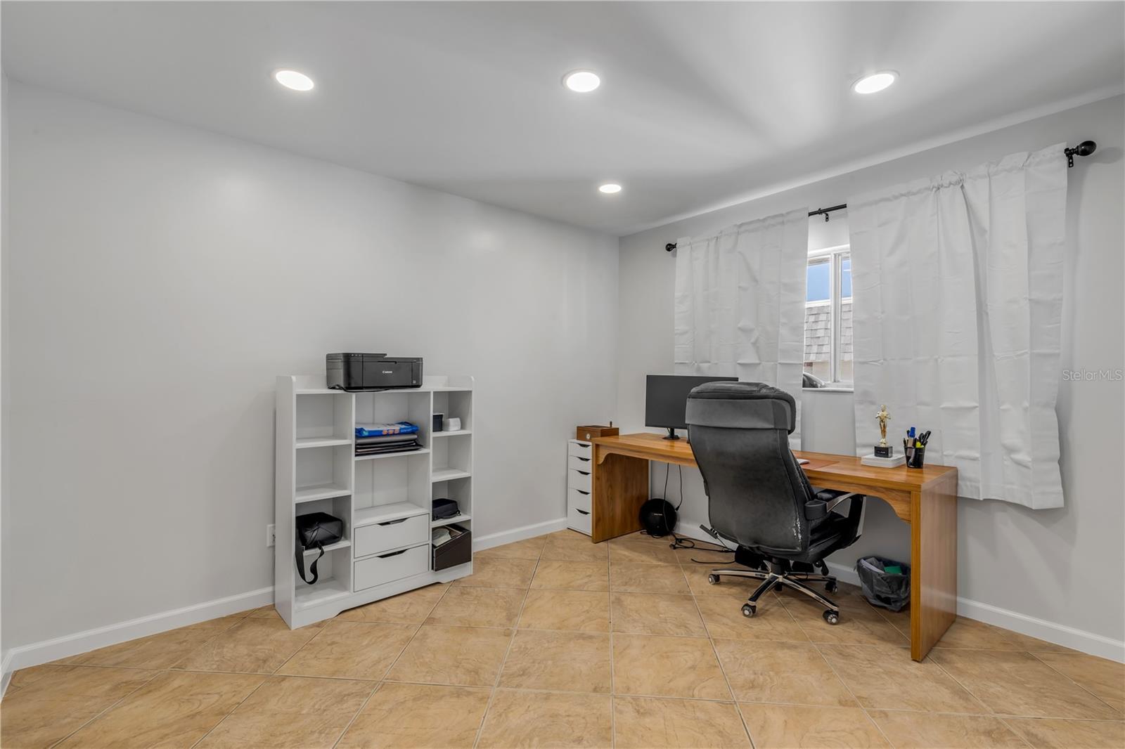 Image 22 of 27 For 303 Ridge Boulevard 2100