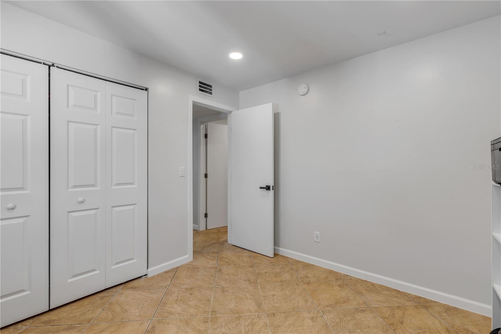 Image 24 of 27 For 303 Ridge Boulevard 2100