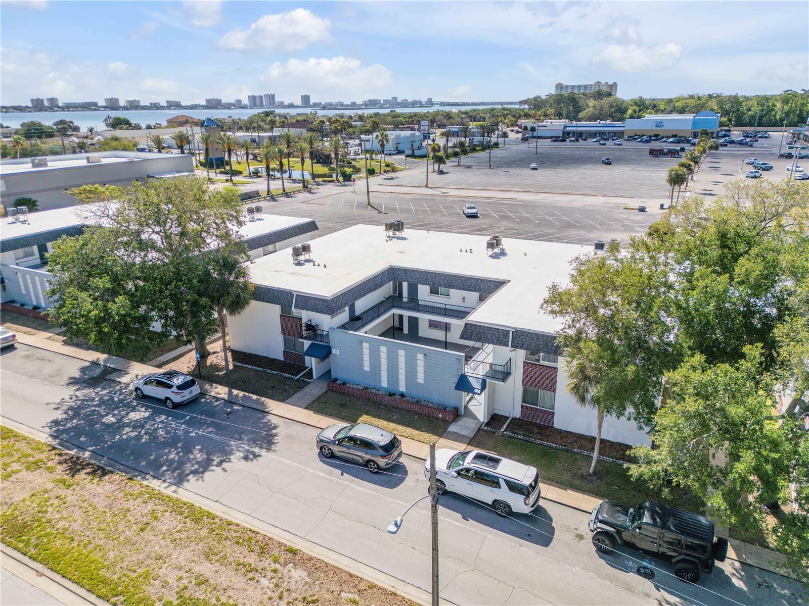 Image 4 of 27 For 303 Ridge Boulevard 2100